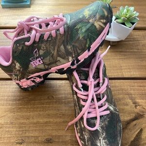 Realtree pink and camo tennis shoes. Size 7 1/2.